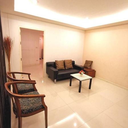 พร เฮ้าส์ Hotel ฉลอง ภายนอก รูปภาพ