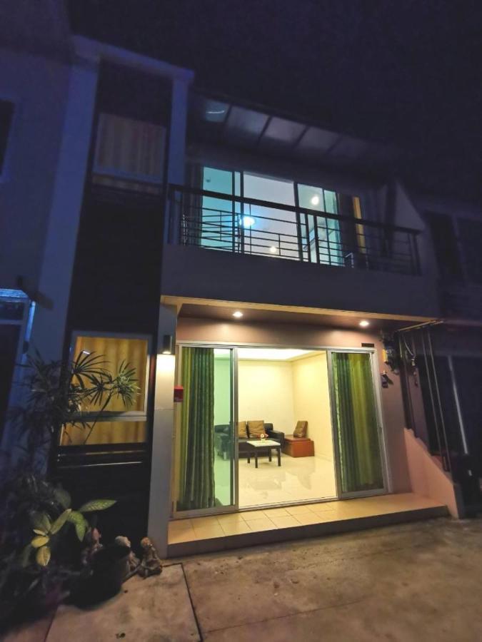 พร เฮ้าส์ Hotel ฉลอง ภายนอก รูปภาพ