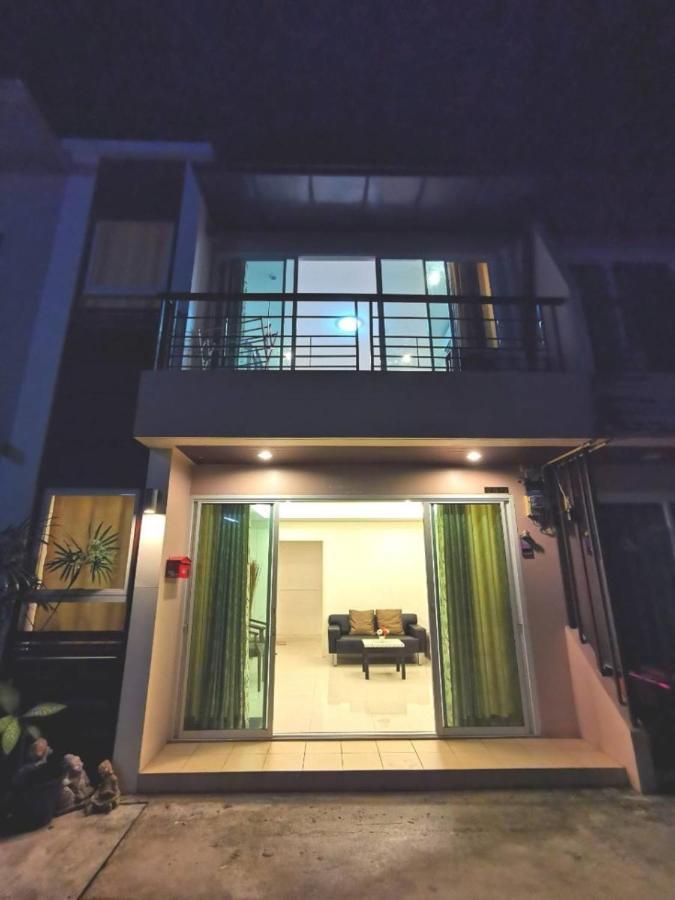 พร เฮ้าส์ Hotel ฉลอง ภายนอก รูปภาพ